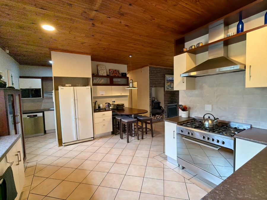 4 Bedroom Property for Sale in Loerie Park Western Cape